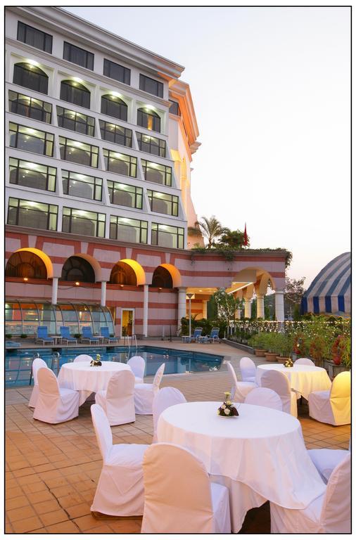 Sun-n-sand Hotel